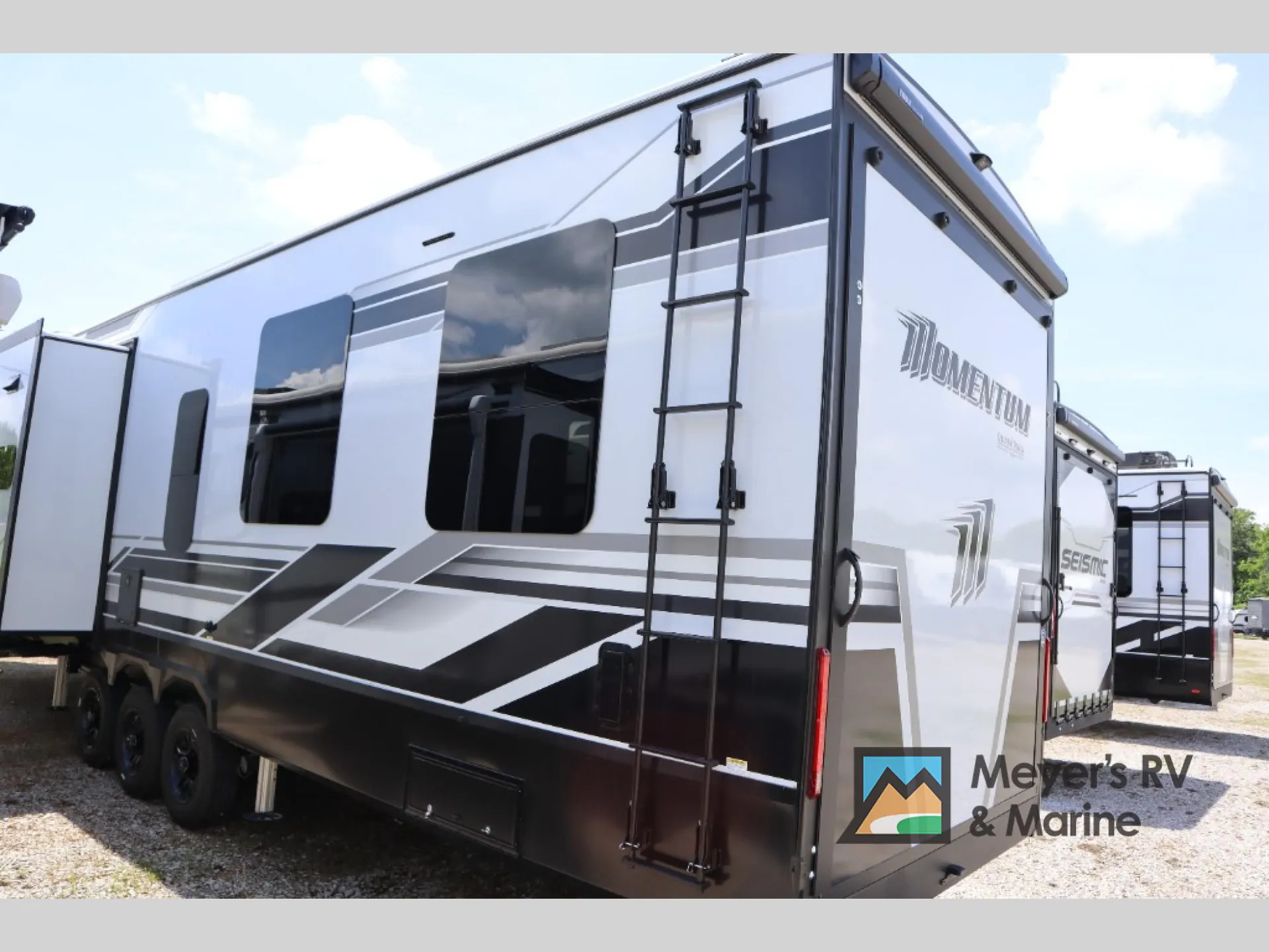2026 Grand Design Momentum M-Class 392M - Photo 4