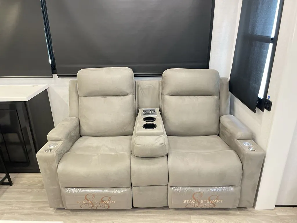 2027 Jayco Pinnacle 36FBTS, Photos photo 8