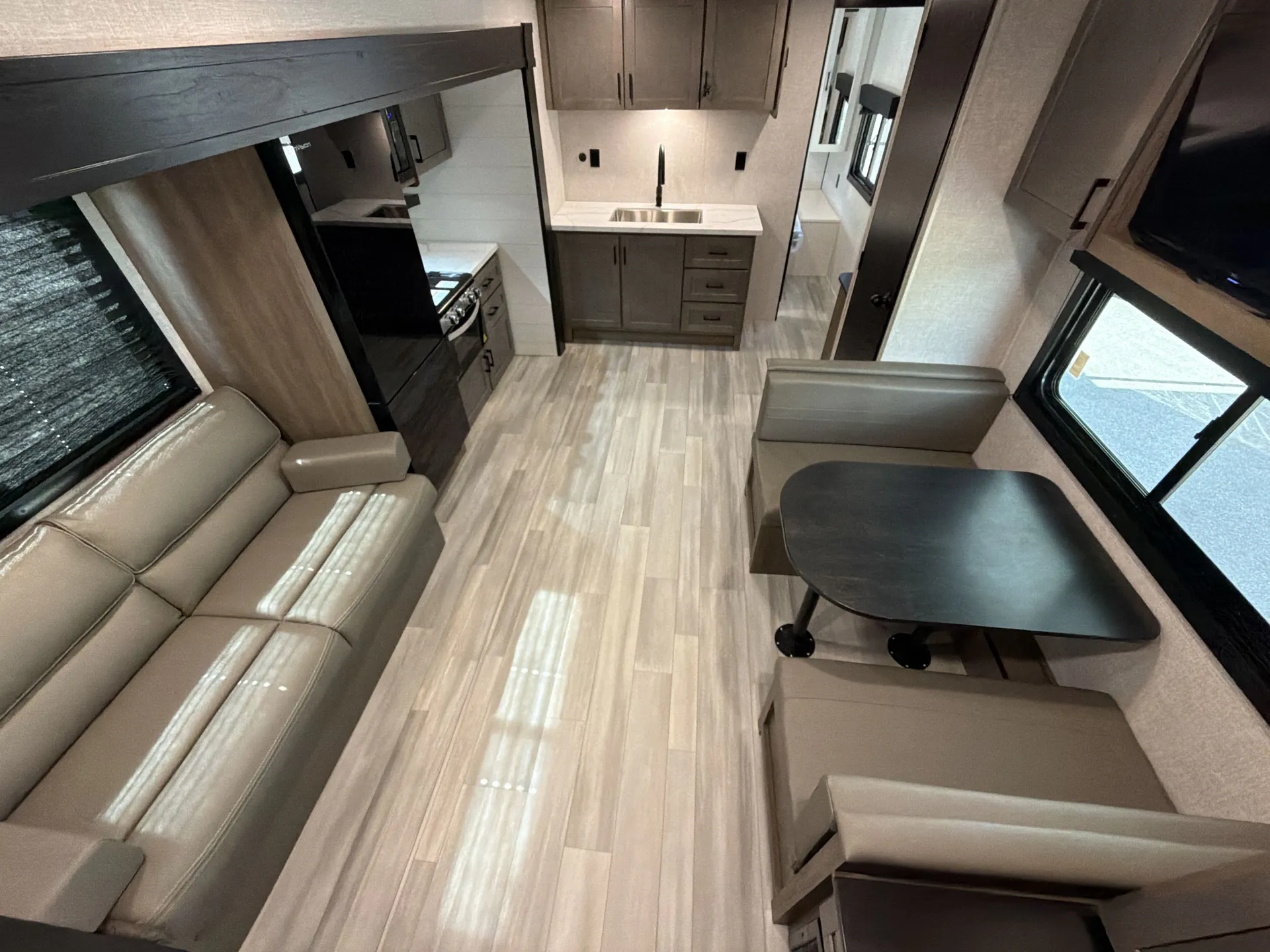 2025 Starcraft Autumn Ridge 27BH — living area main