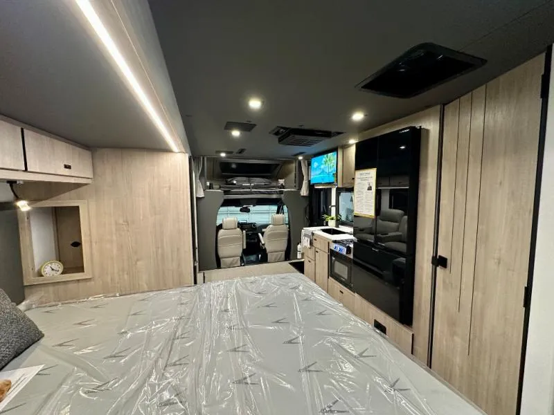 2026 Grand Design Lineage Series M 25FW - Photo 4