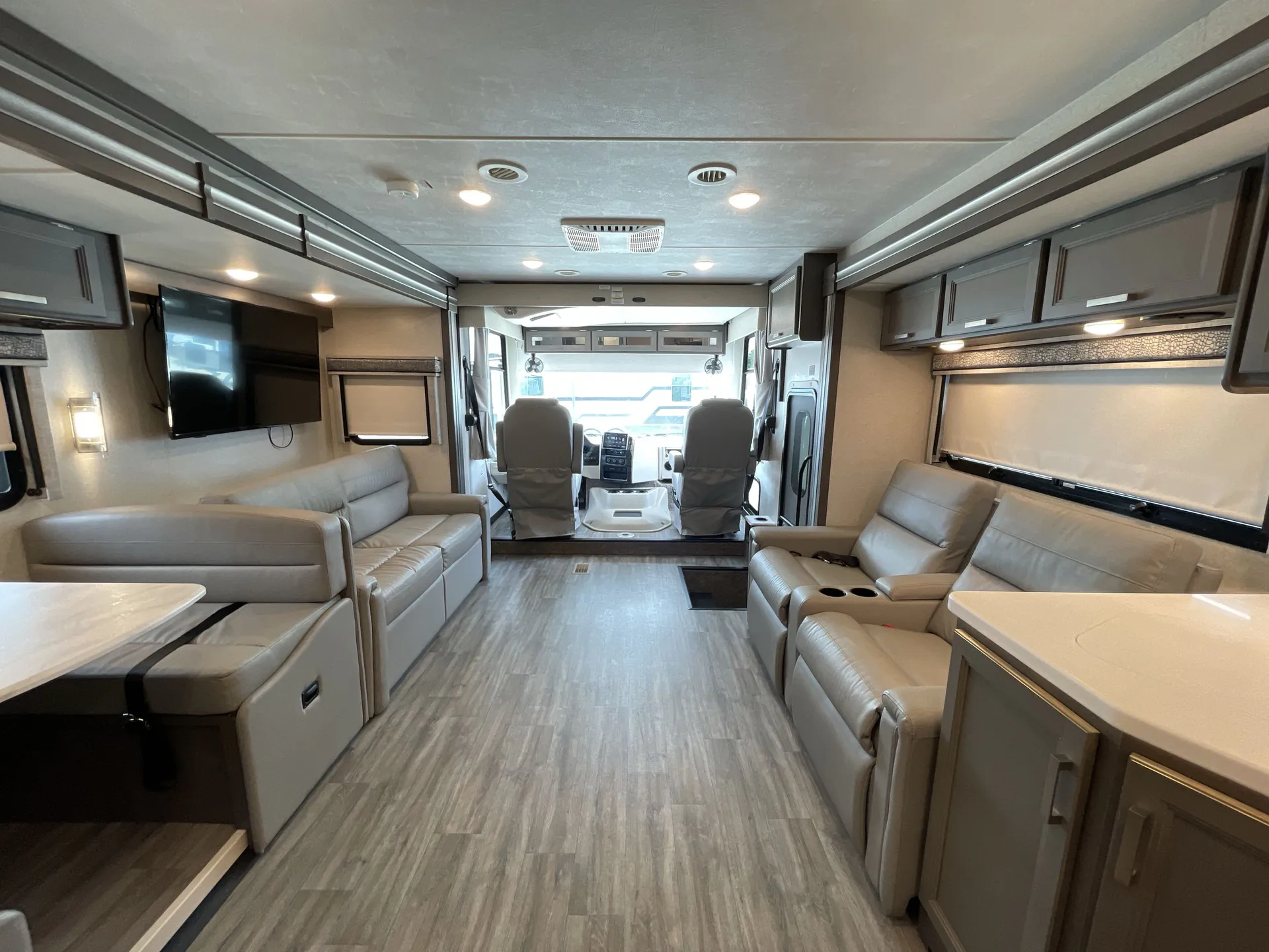 2023 Thor Motor Coach Luminate CC35 — campside