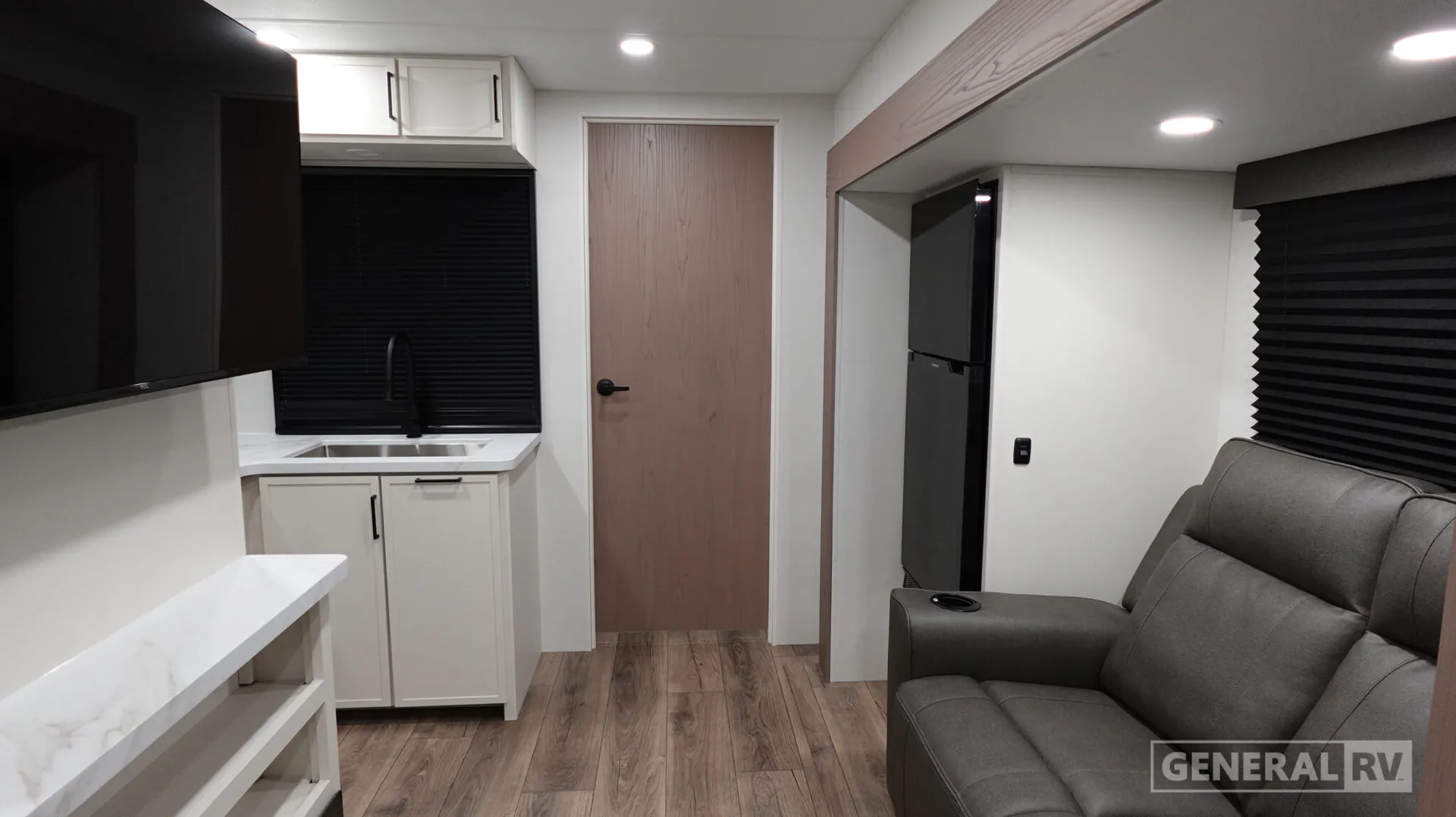 2027 Grand Design Momentum MAV 30MAV - Photo 2