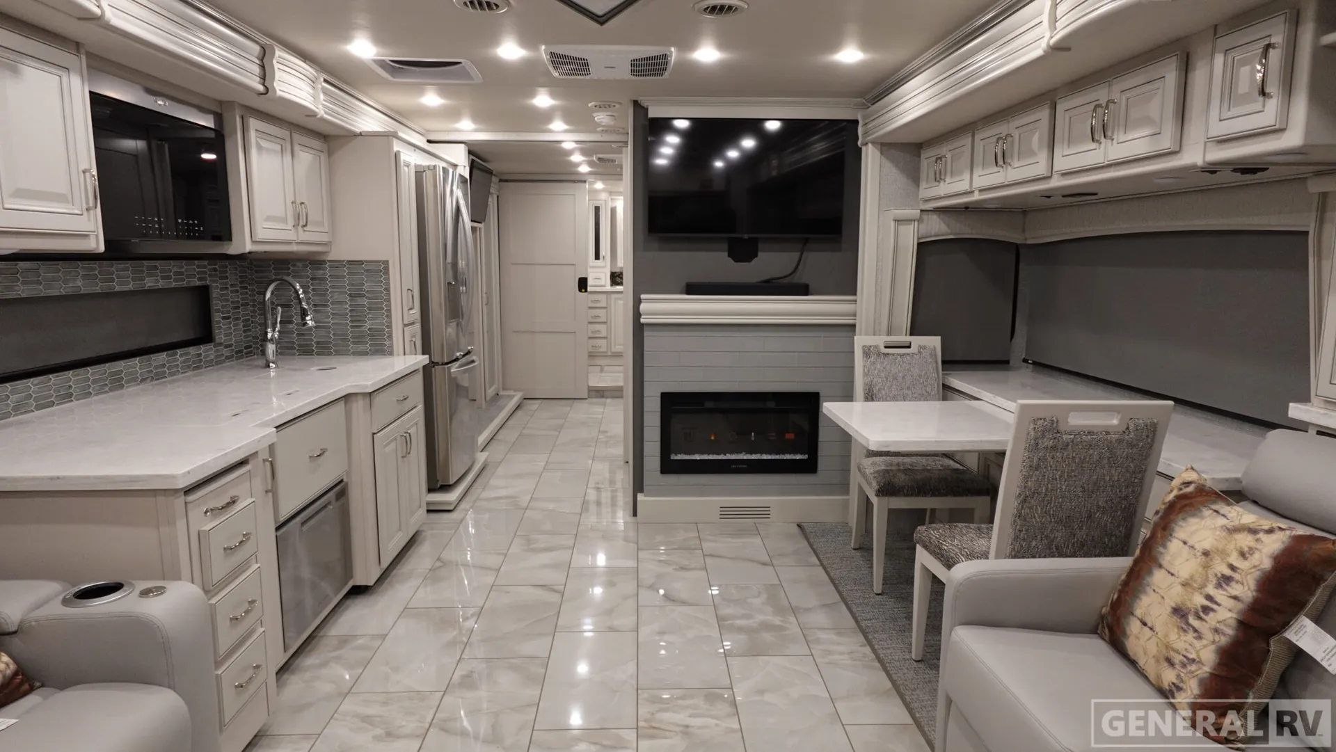 2026 Holiday Rambler Endeavor 38W - Photo 3