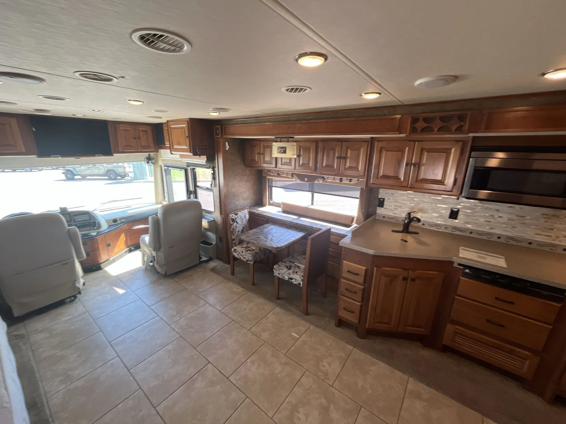 2014 Tiffin Allegro Red 33 AA — living area main