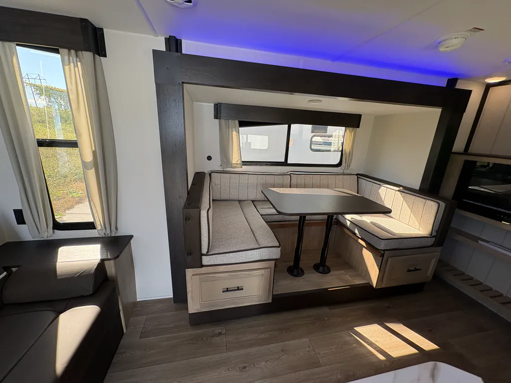 2027 Forest River Cherokee Grey Wolf 23MK, Photos photo 10