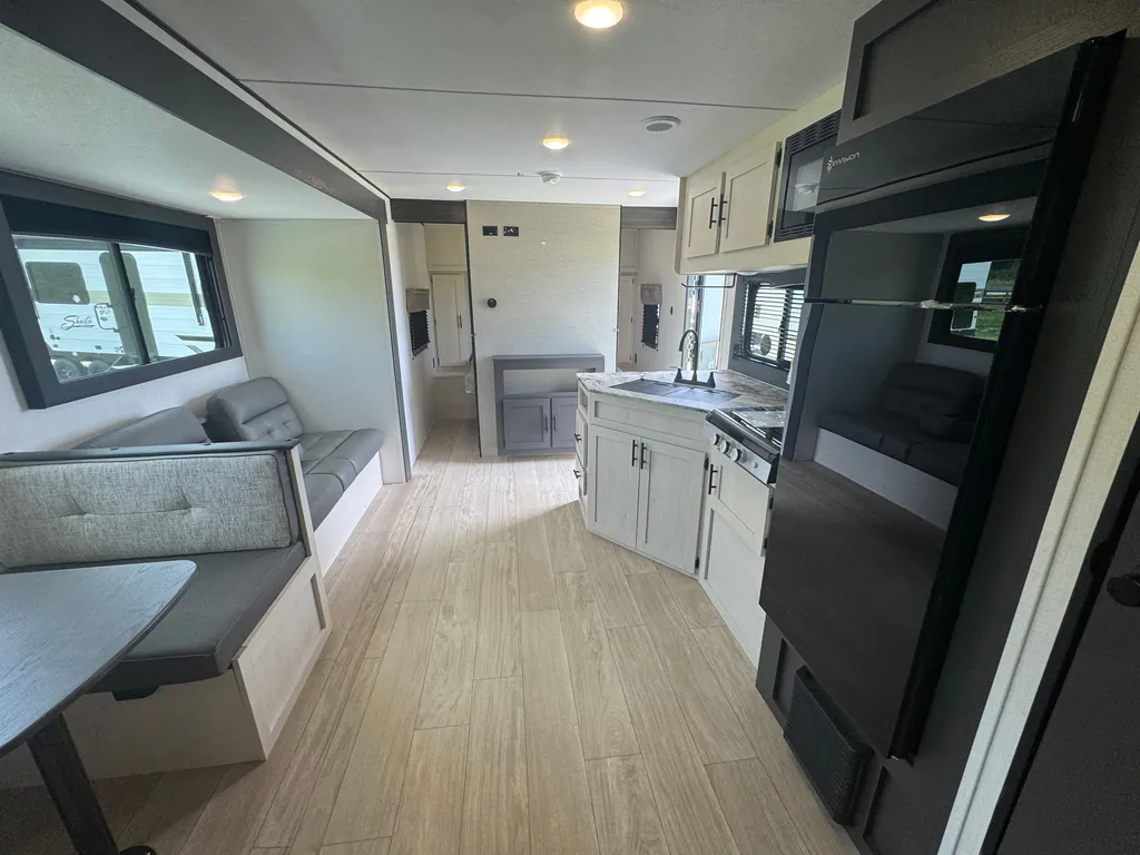 2027 Shasta RVs i-5 Edition 527BHS, Photos photo 12