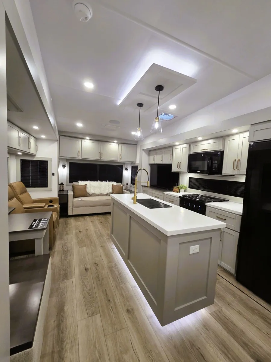 2026 Brinkley Model Z 3600, Photos photo 5