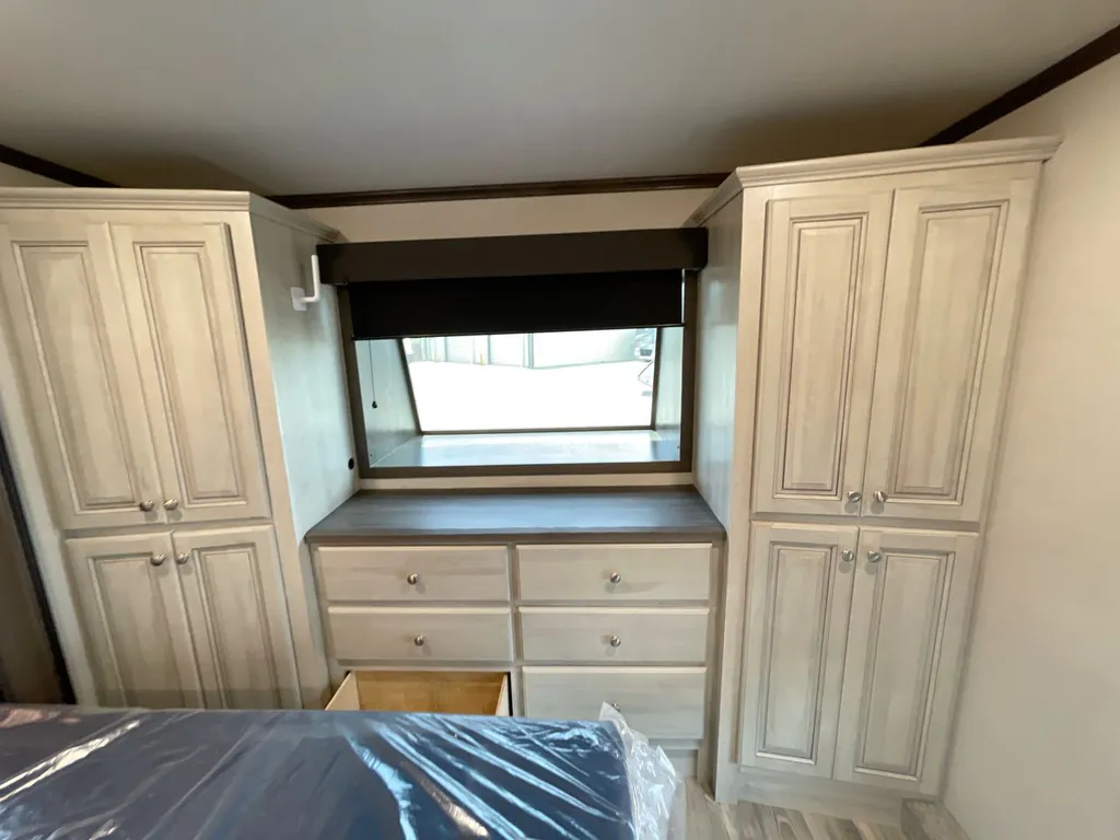 2023 Forest River Cardinal Luxury 380RLX, Photos photo 23