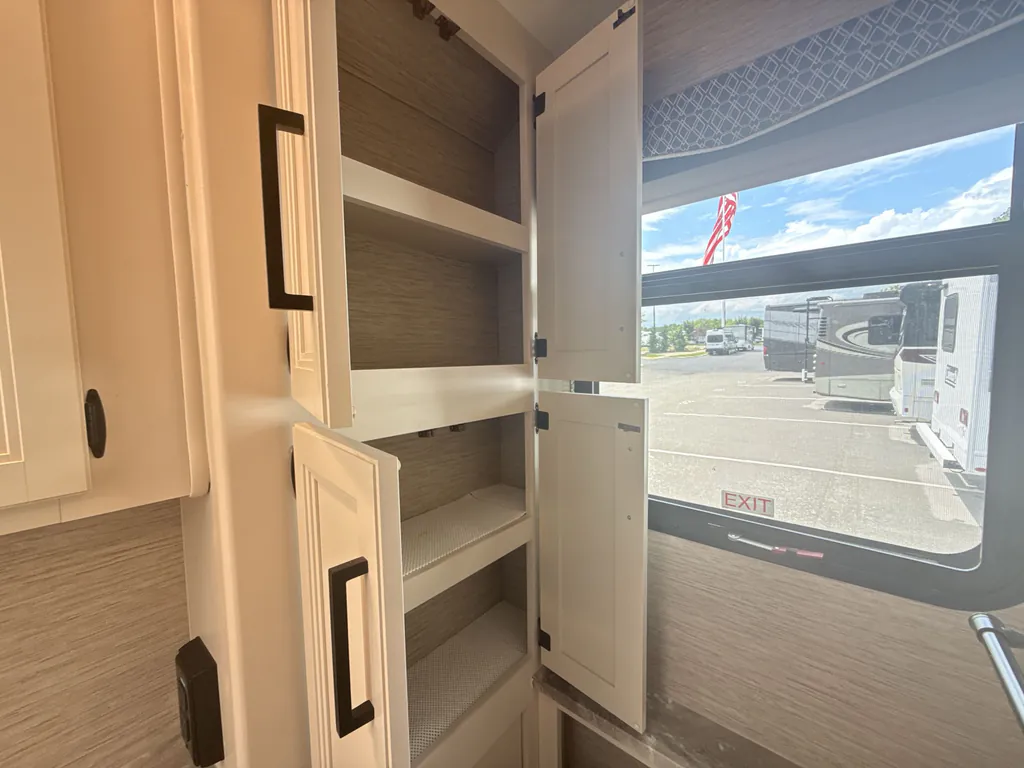 2023 Thor Motor Coach Vegas 24.3, Photos photo 22