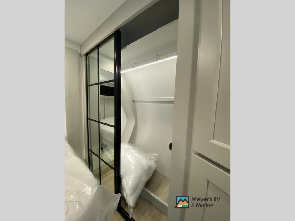 2026 Brinkley Model G 3950, Photos photo 38