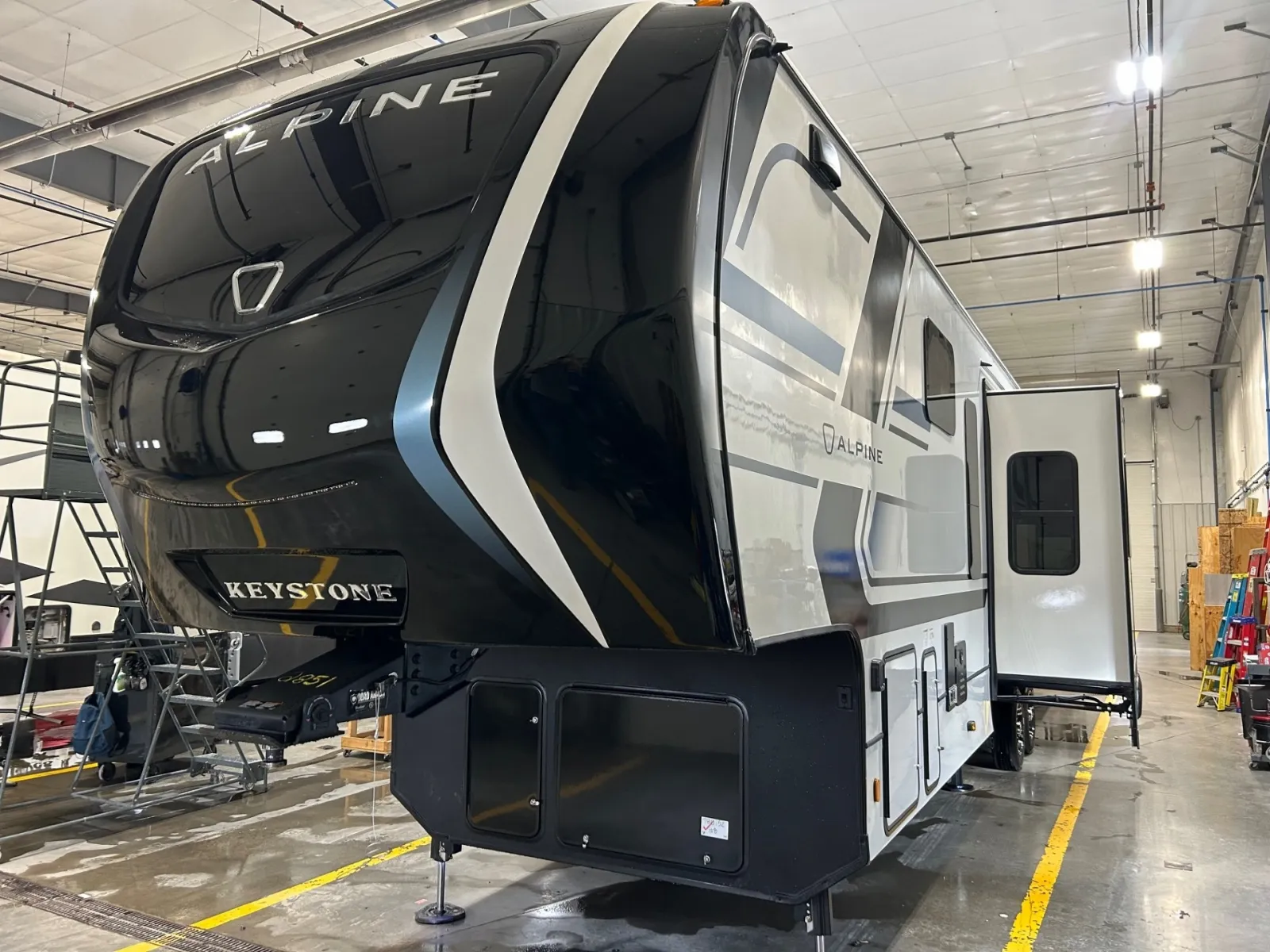 2026 Keystone Alpine 3820FK - Photo 4