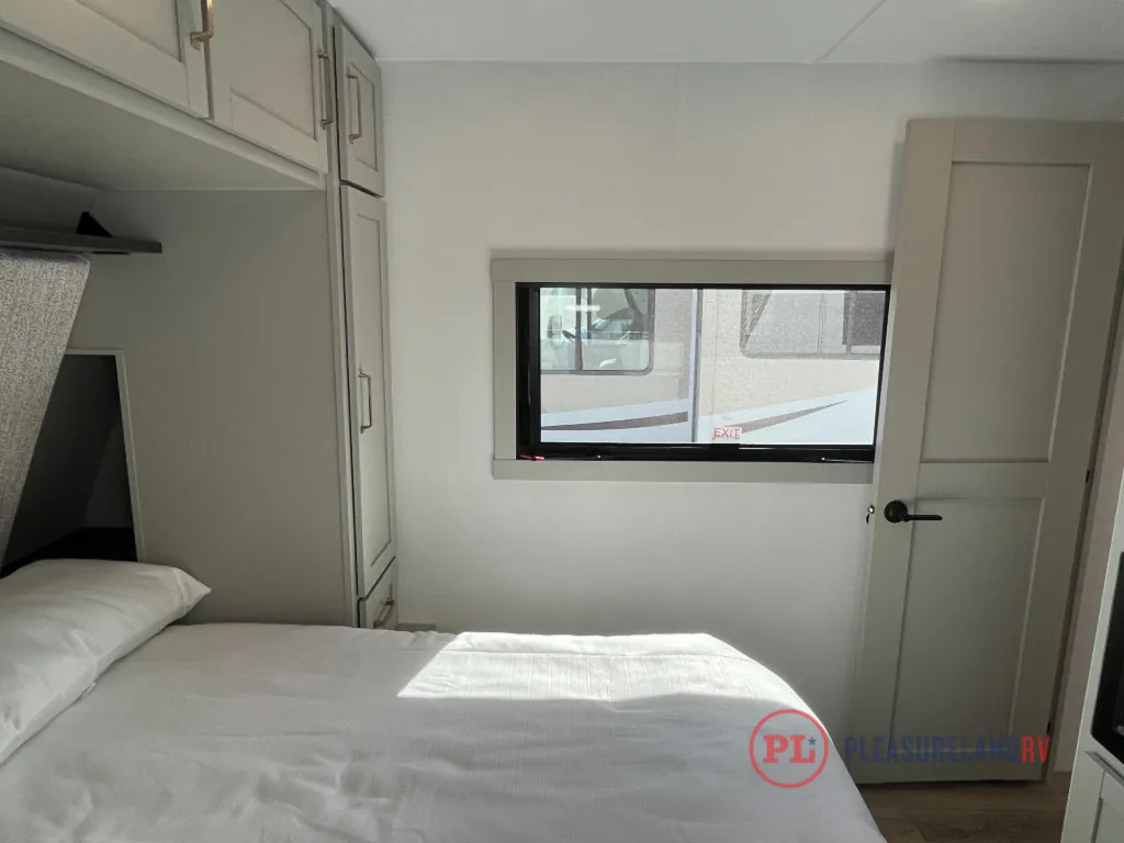 2026 Brinkley Model Z Air 297, Photos photo 25