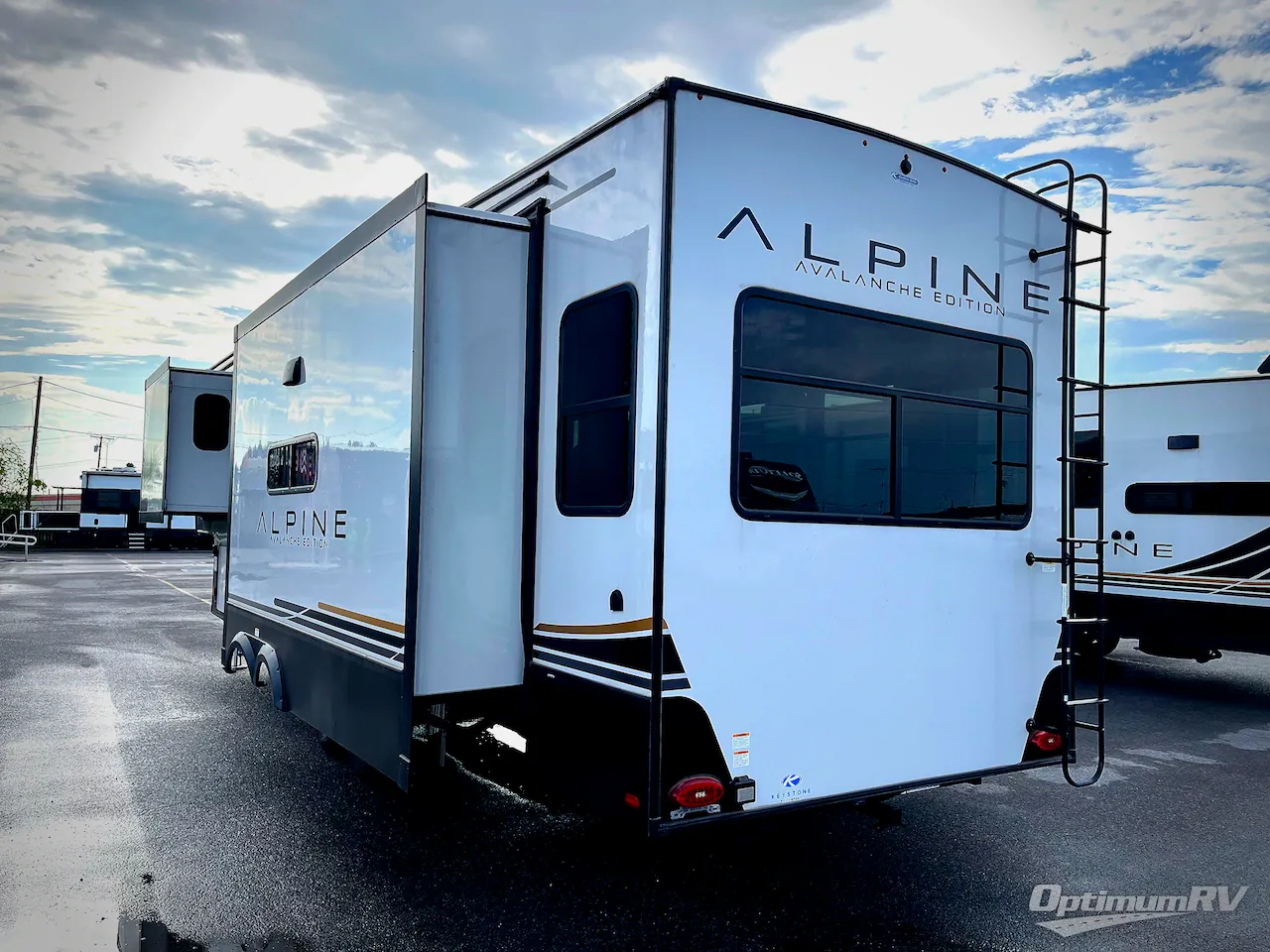 2025 Keystone Avalanche 321RL - Photo 4