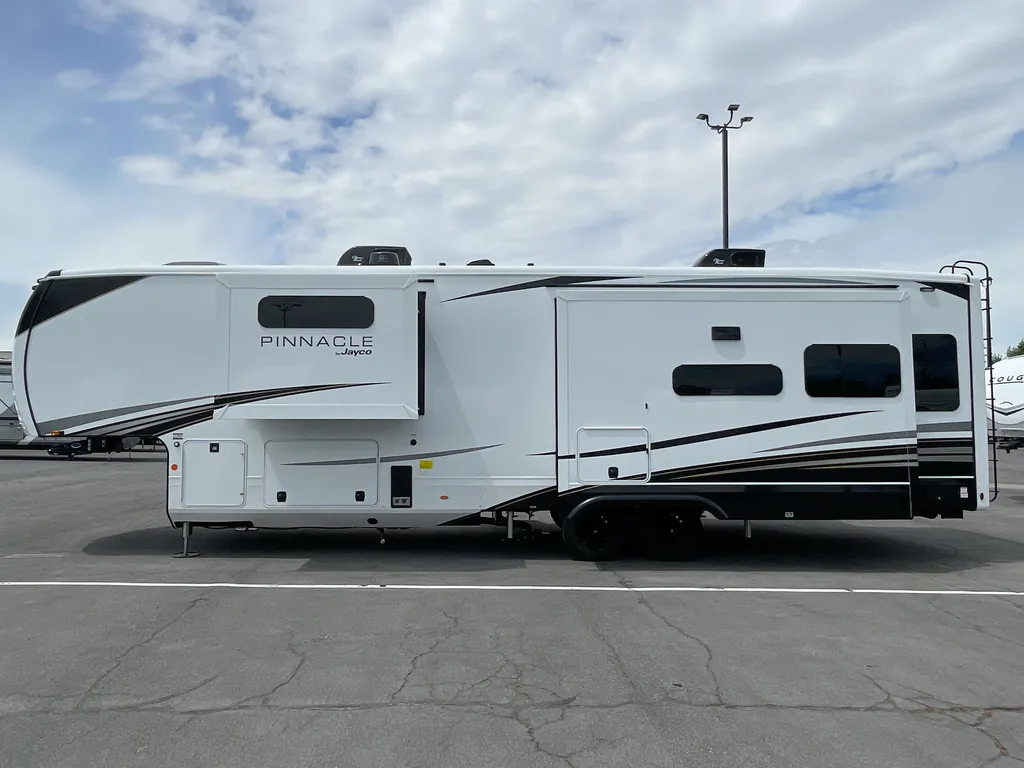 2027 Jayco Pinnacle 36FBTS, Photos photo 6