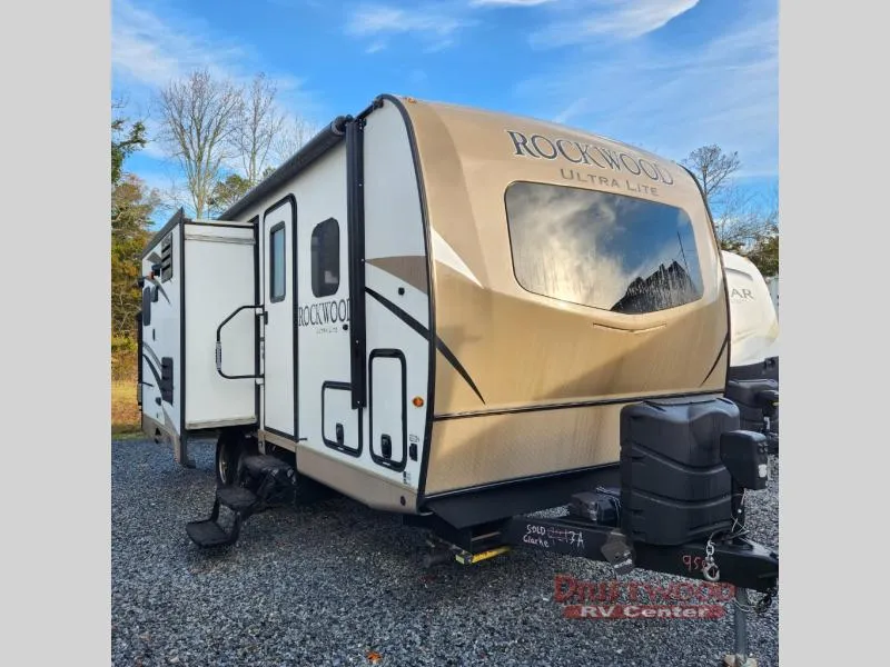 2019 Forest River Rockwood Ultra Lite 2304DS - Main photo