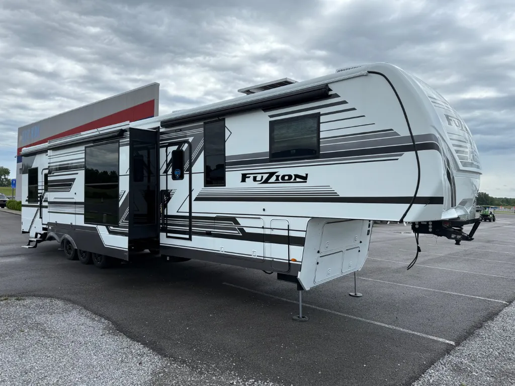2025 Keystone Fuzion 432 - Photo 2