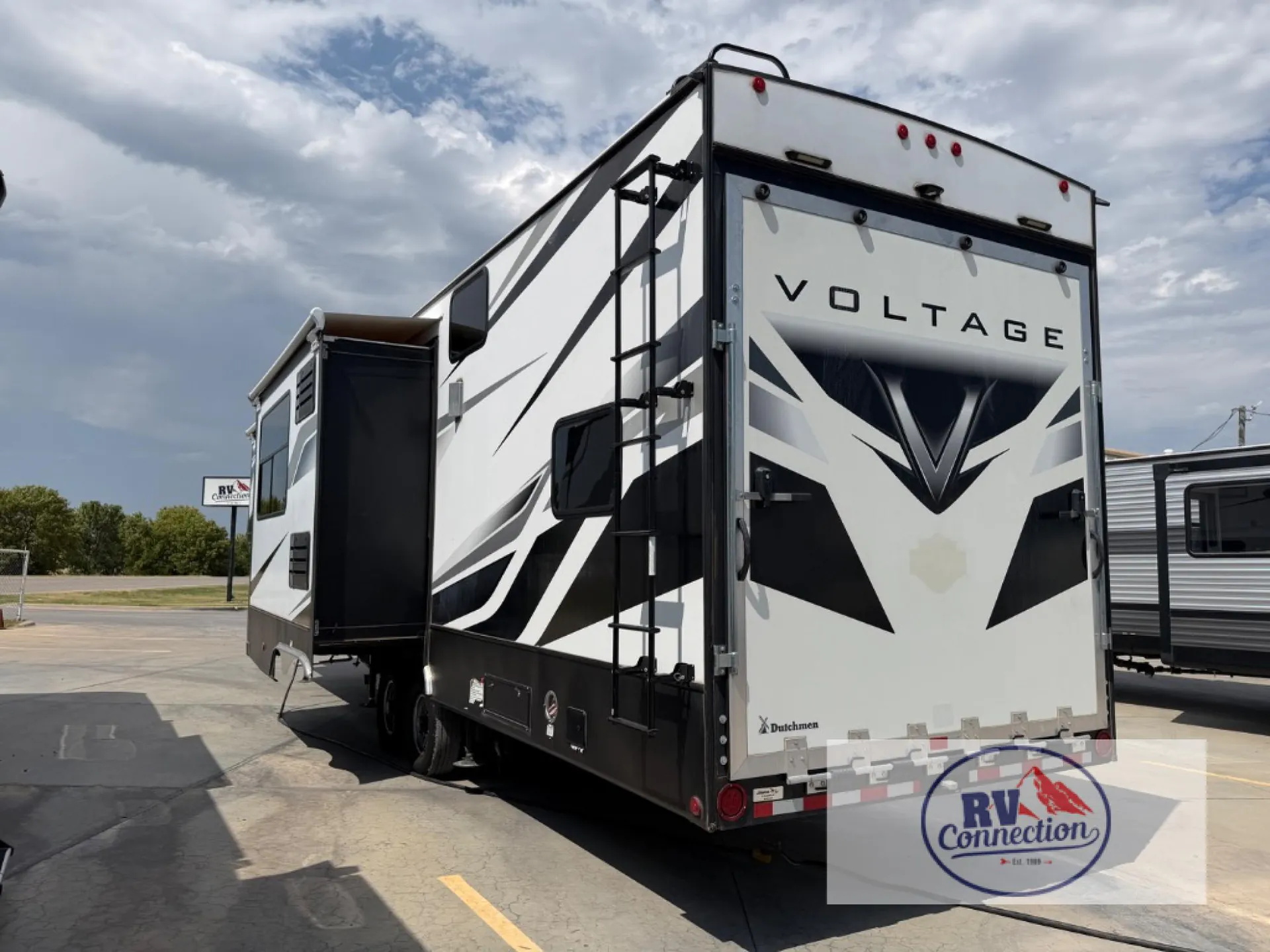 2021 Dutchmen Voltage Triton 3521 - Photo 4