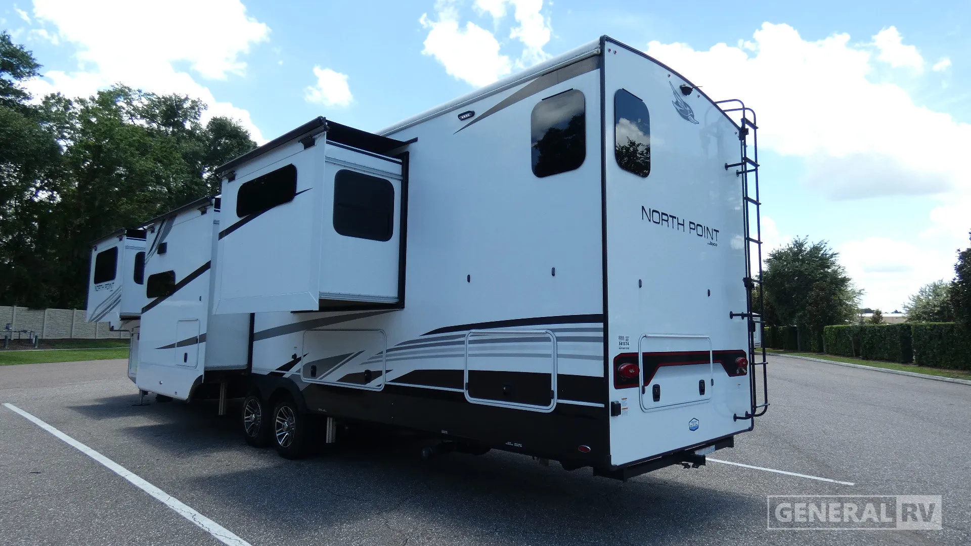2025 Jayco North Point 382FLRB - Photo 4