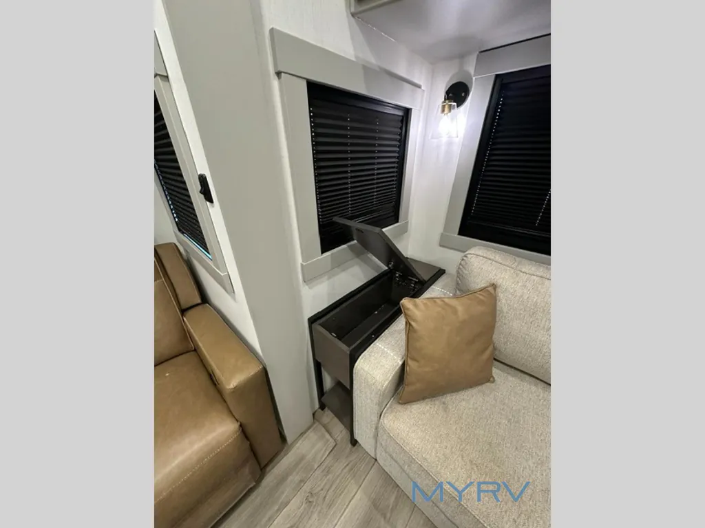 2025 Brinkley Model Z 3610, Photos photo 17