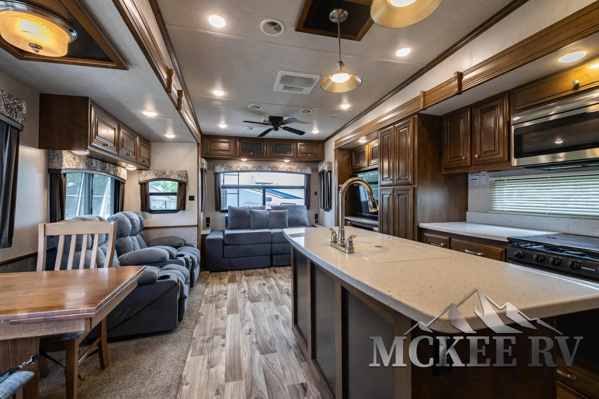 2018 Heartland Bighorn Traveler 37SS - Photo 4