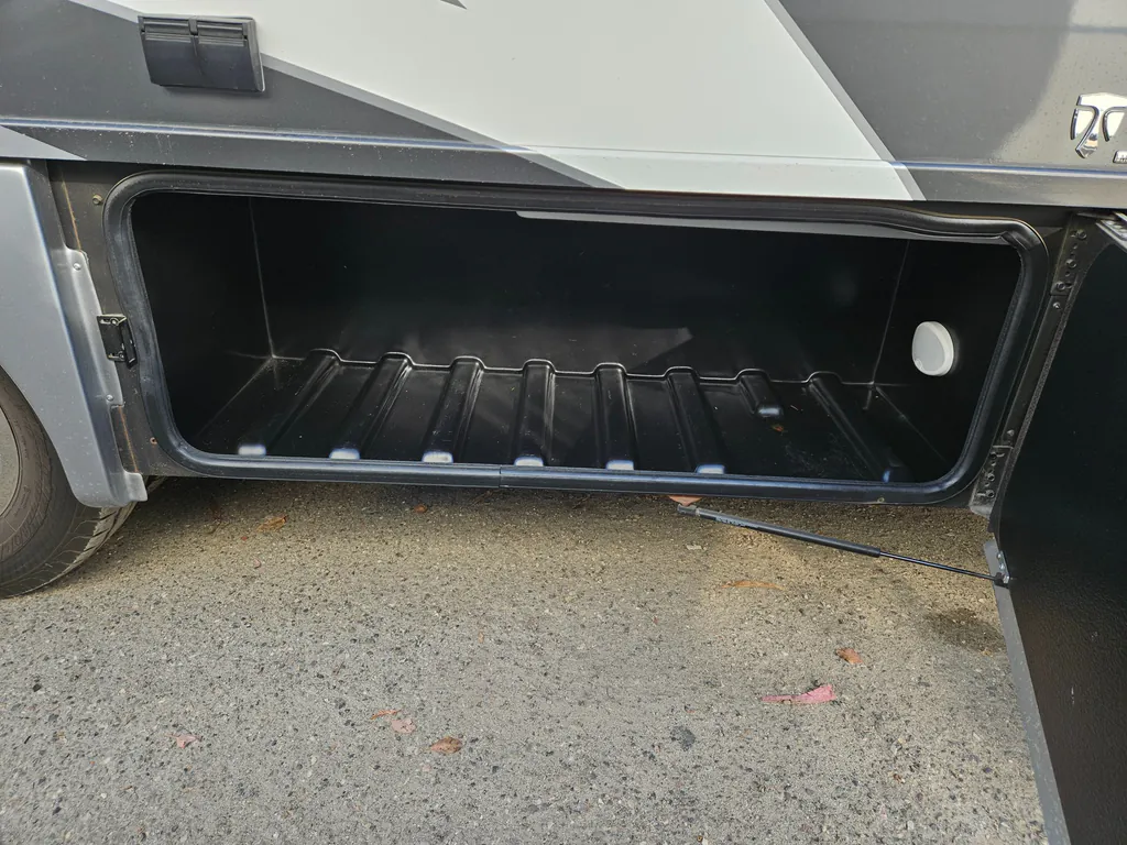 2021 Thor Motor Coach Tiburon 24FB, Photos photo 32