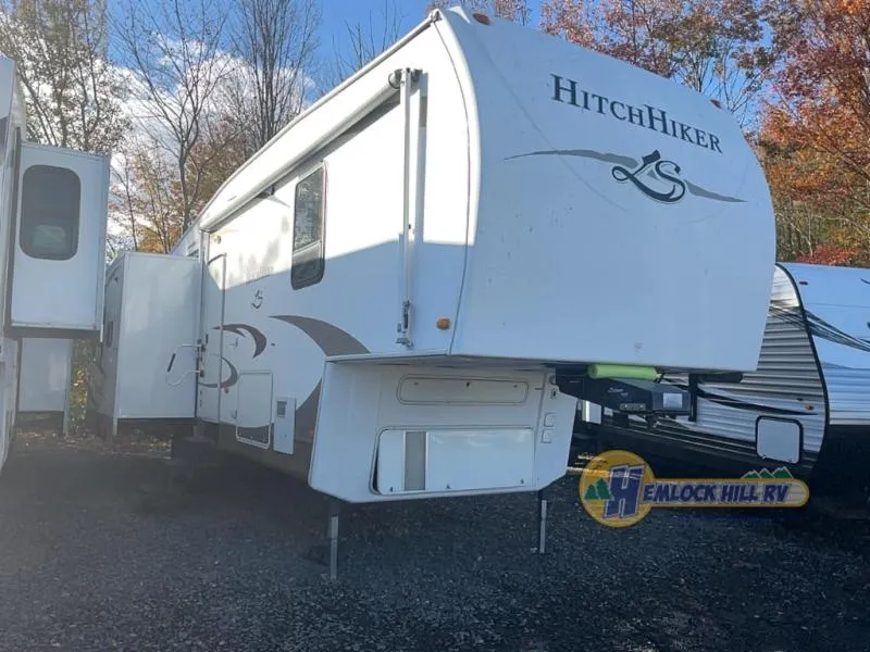 2009 NuWa HitchHiker LS 32 5 FKSBG - Main photo