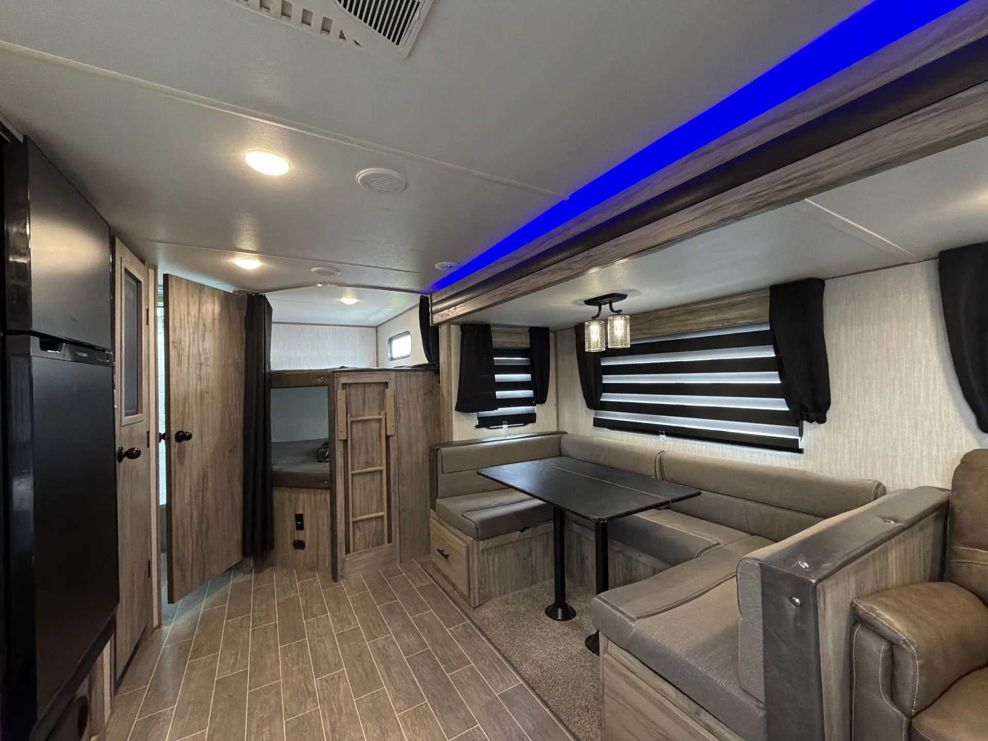 2021 Forest River Cherokee Alpha Wolf 26DBH-L — living area main