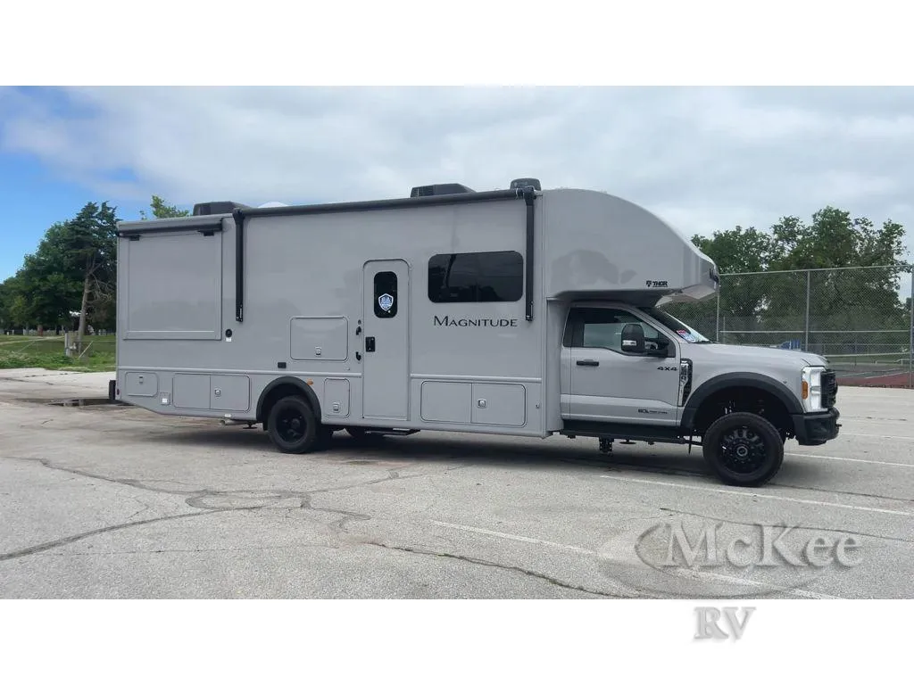 2027 Thor Motor Coach Magnitude GRAND X32 - Photo 2