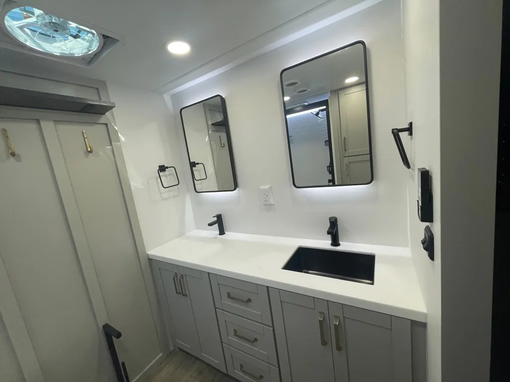 2026 Brinkley Model Z 3600, Photos photo 25