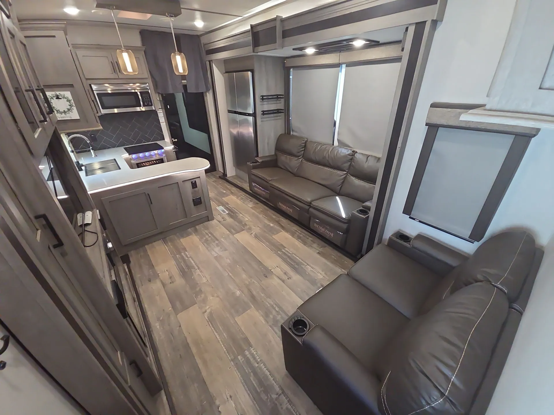 2020 Keystone Raptor 423 — living area main