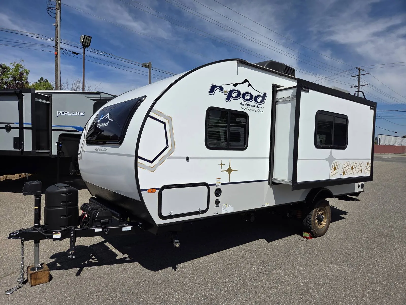 2023 R-POD 196 USED - Photo 3