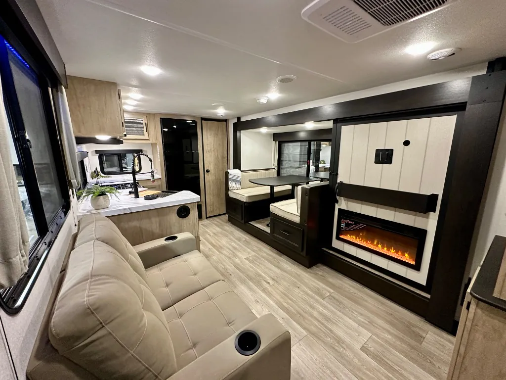 2027 Forest River Cherokee Grey Wolf 26SS — Photo 5
