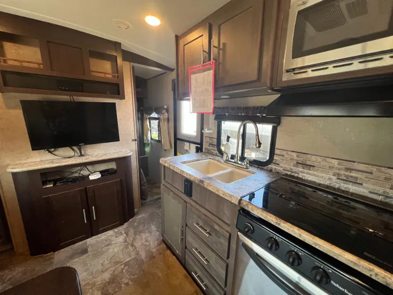 2015 Forest River Surveyor 220RBS — Photo 7