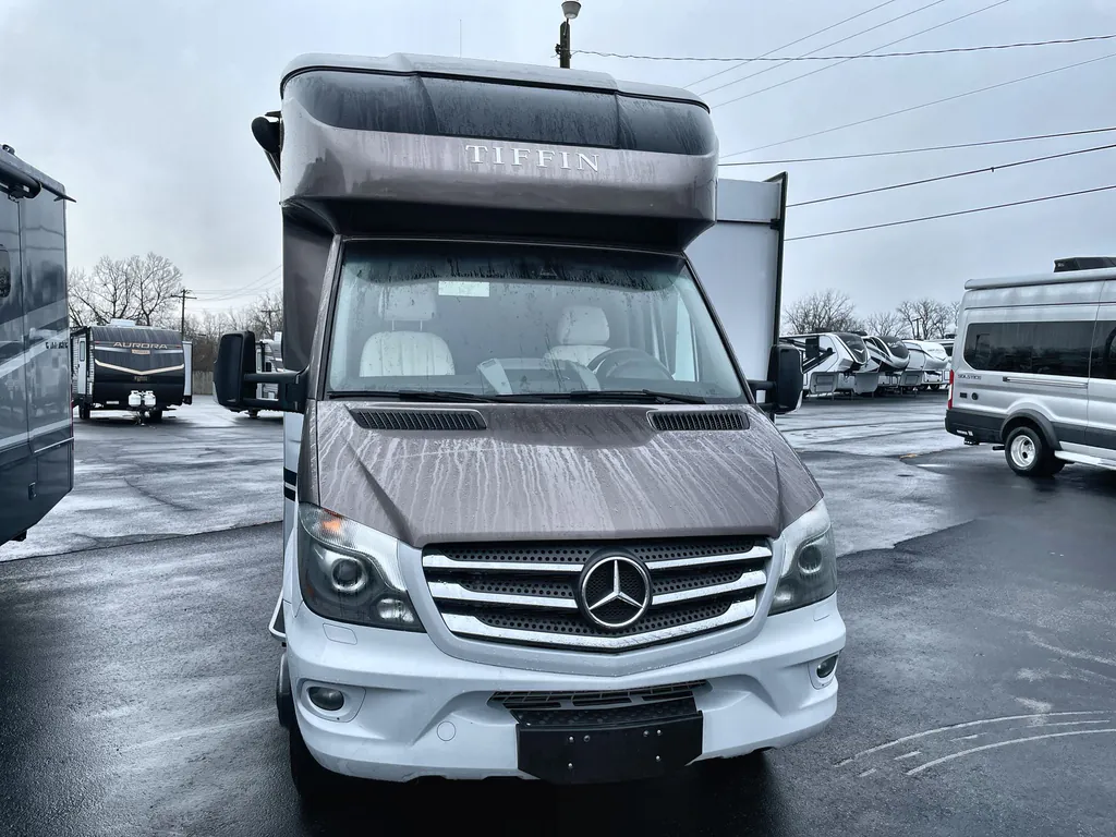2019 Tiffin Wayfarer 24 FW, Photos photo 3
