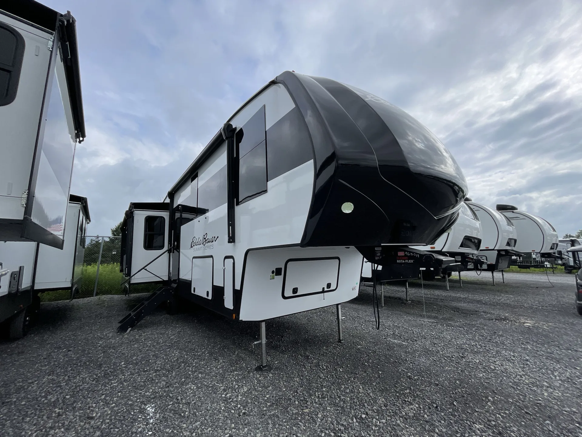 2026 dutchmen Eddie Bauer Summit 3210RL - Photo 2