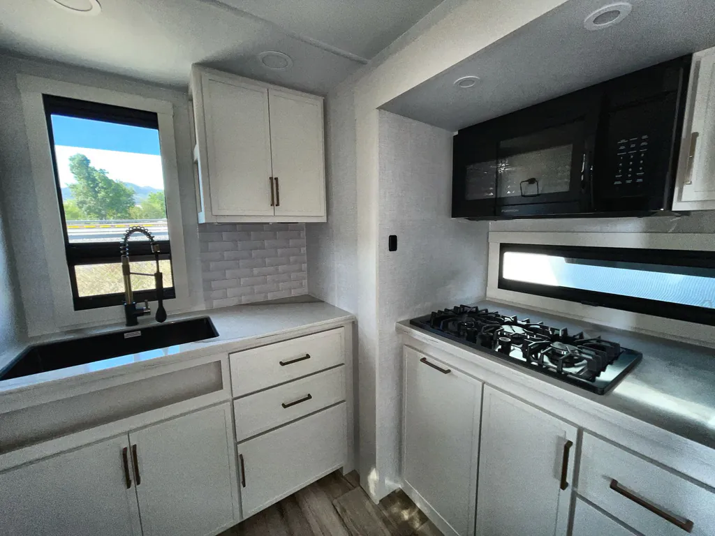 2026 Brinkley Model I 235, Photos photo 15