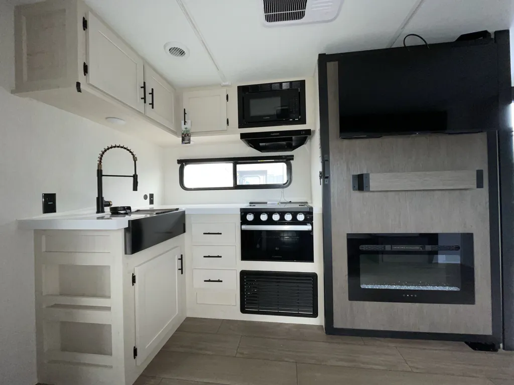 2026 Forest River Alpha Wolf 24TRUNK, Photos photo 3