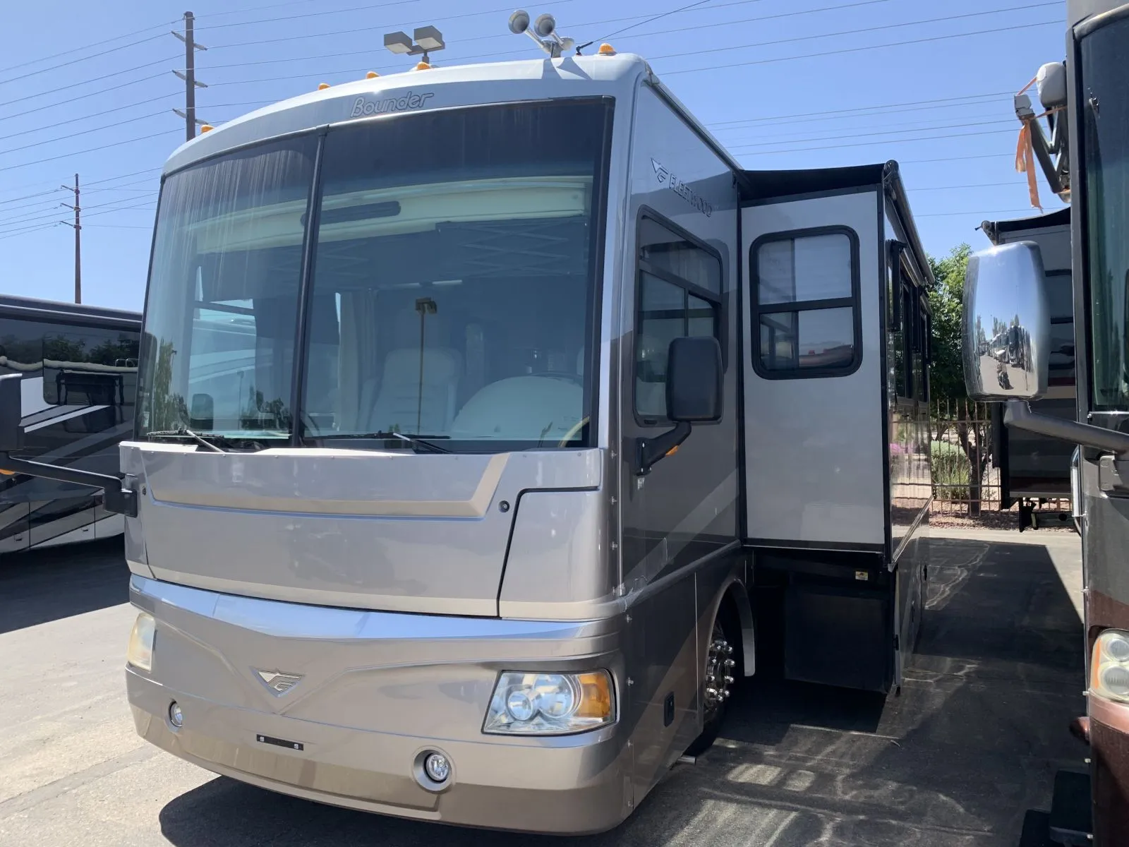 2006 Fleetwood Bounder 39Z - Photo 3