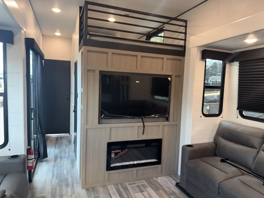 2026 Jayco Jay Flight Bungalow 404LOFT DS, Photos photo 3