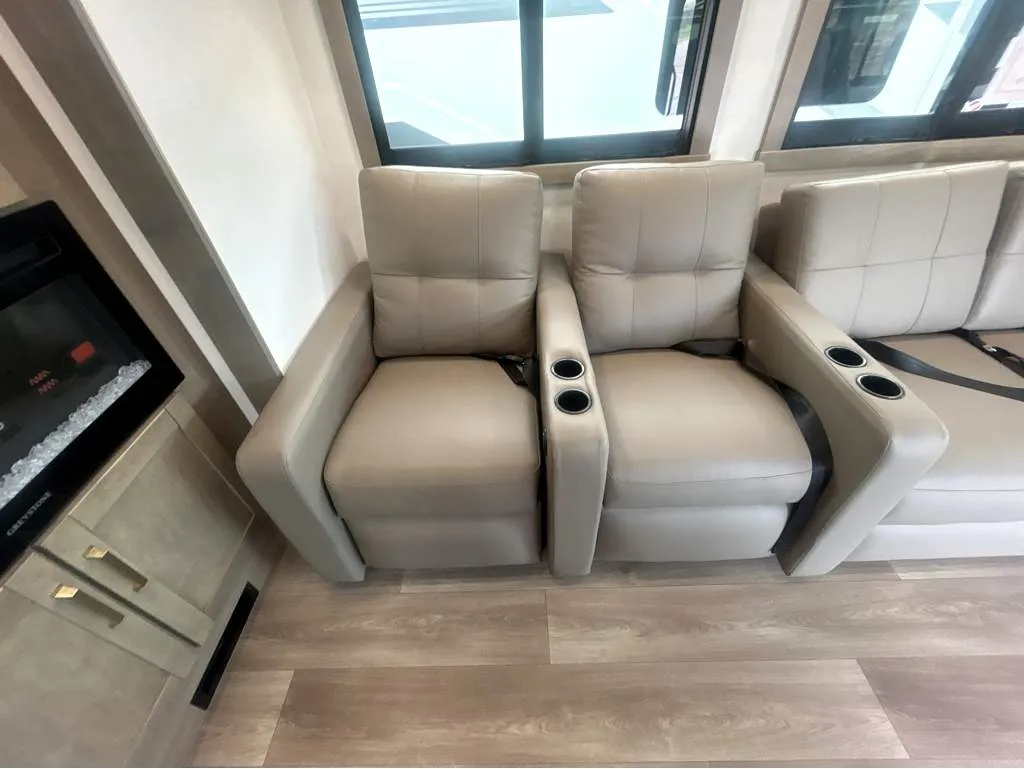 2027 Entegra Coach Vision XL 36C, Photos photo 21