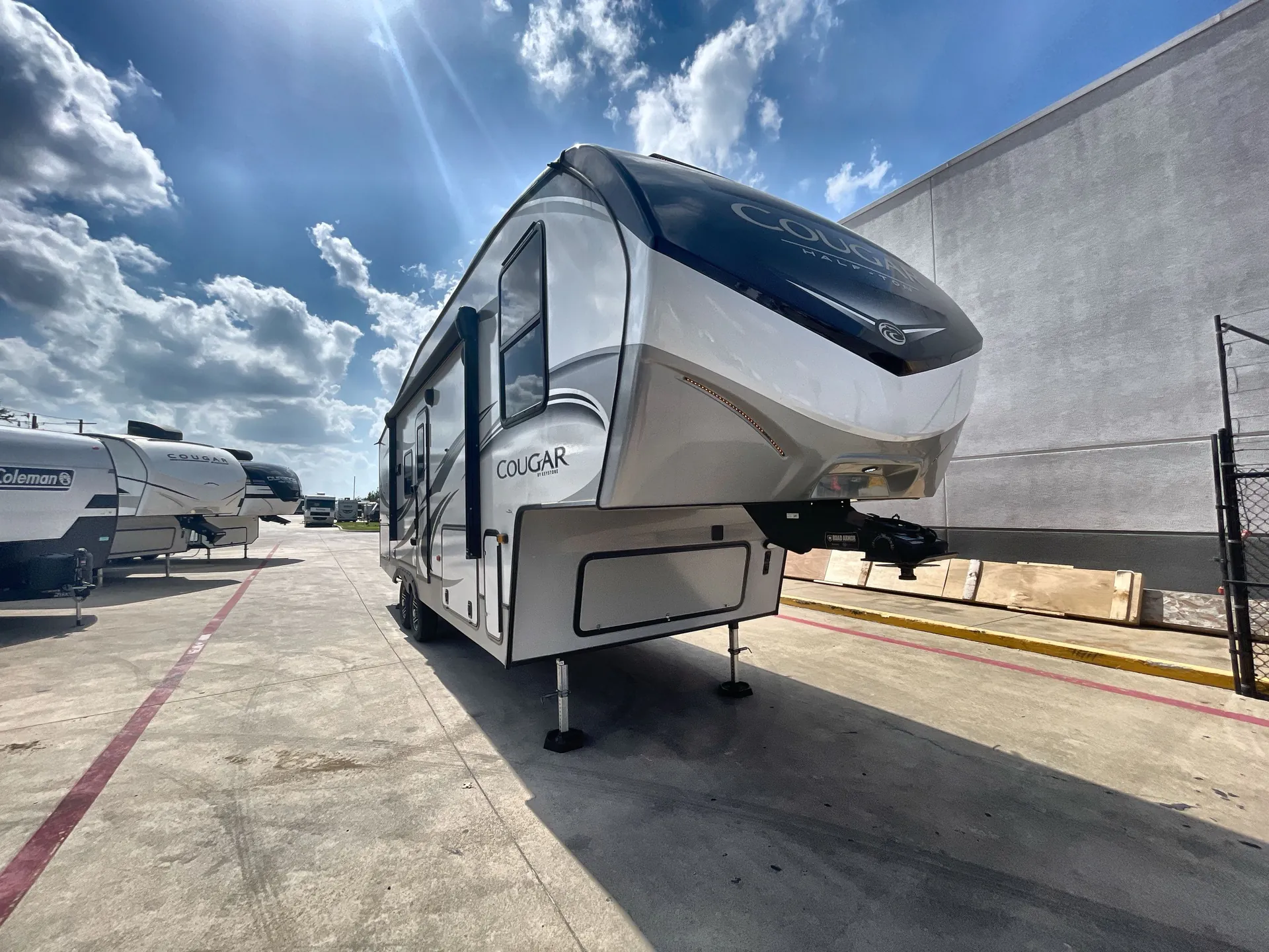 2021 Keystone Cougar Half-Ton 25RES - Photo 2