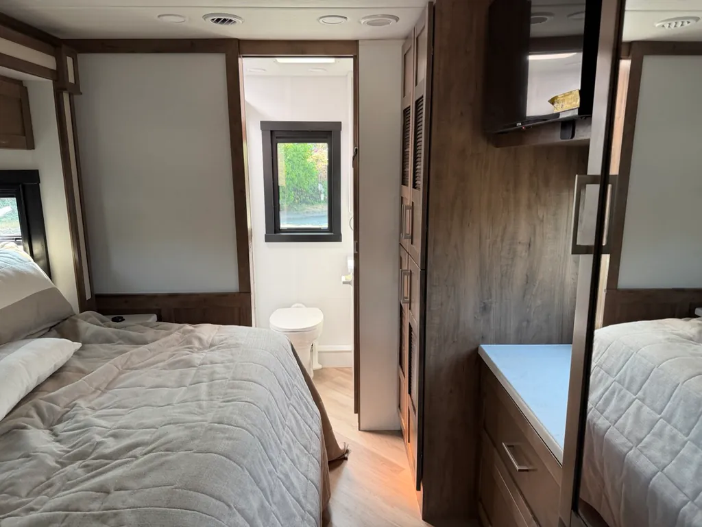 2026 Entegra Coach Accolade 37K, Photos photo 15