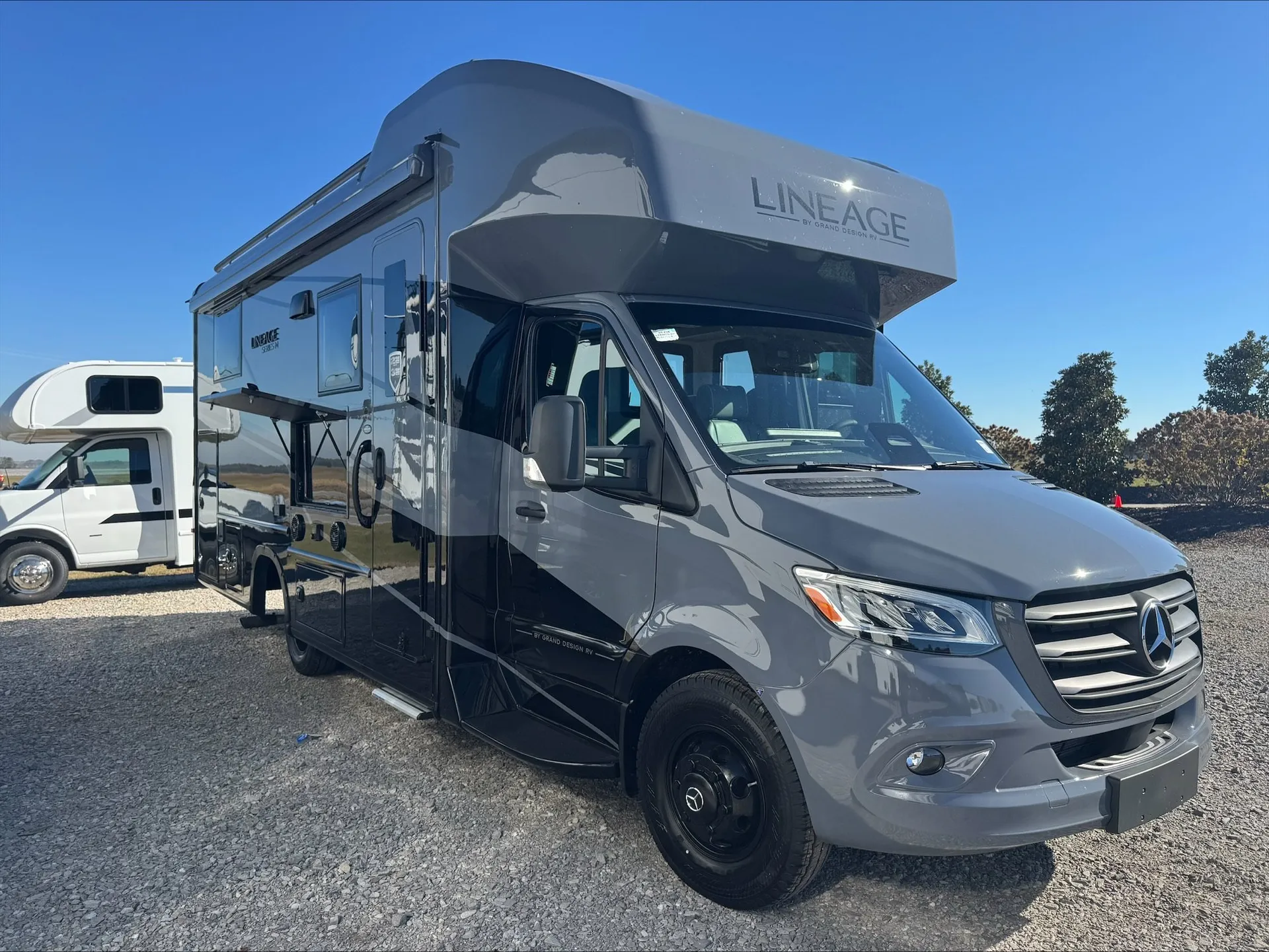 2026 Grand Design Lineage Series M 25TK - Photo 2