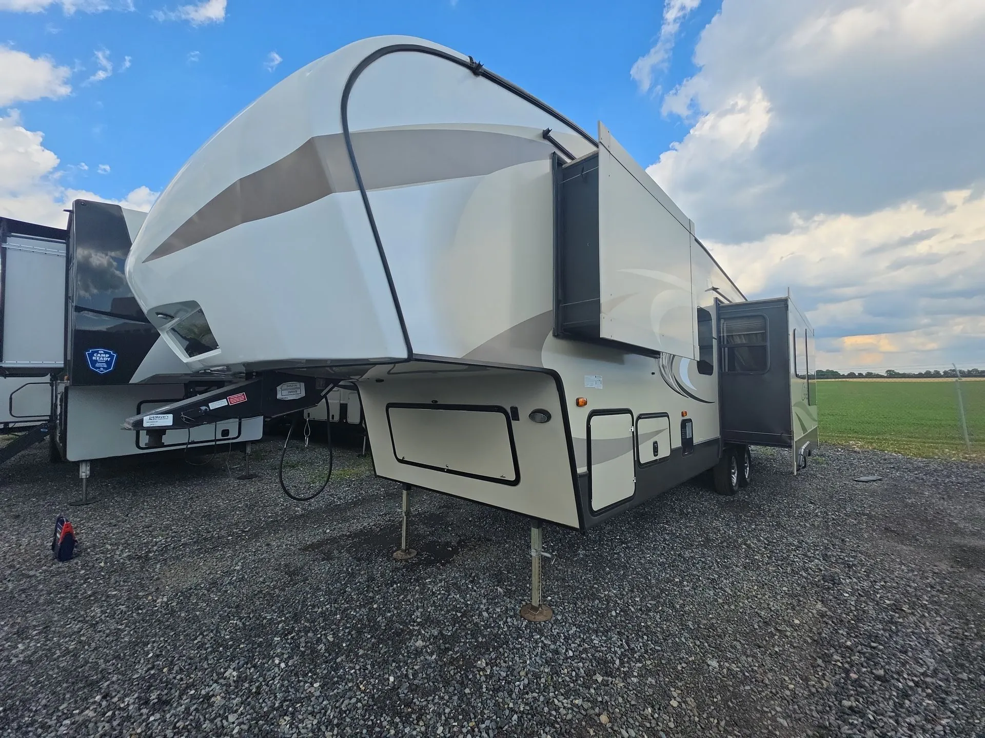 2017 Keystone Cougar XLite 28RKS - Photo 3