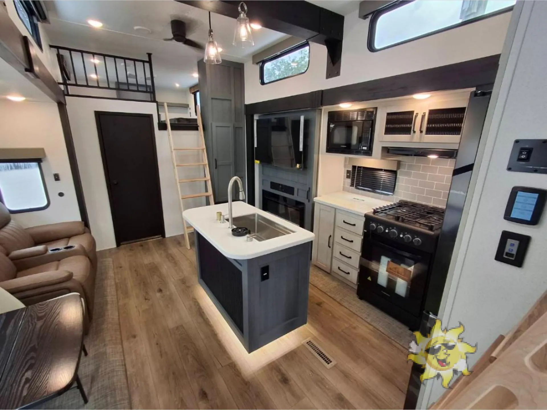 2027 Palomino Puma Vista 421LFT - Photo 3