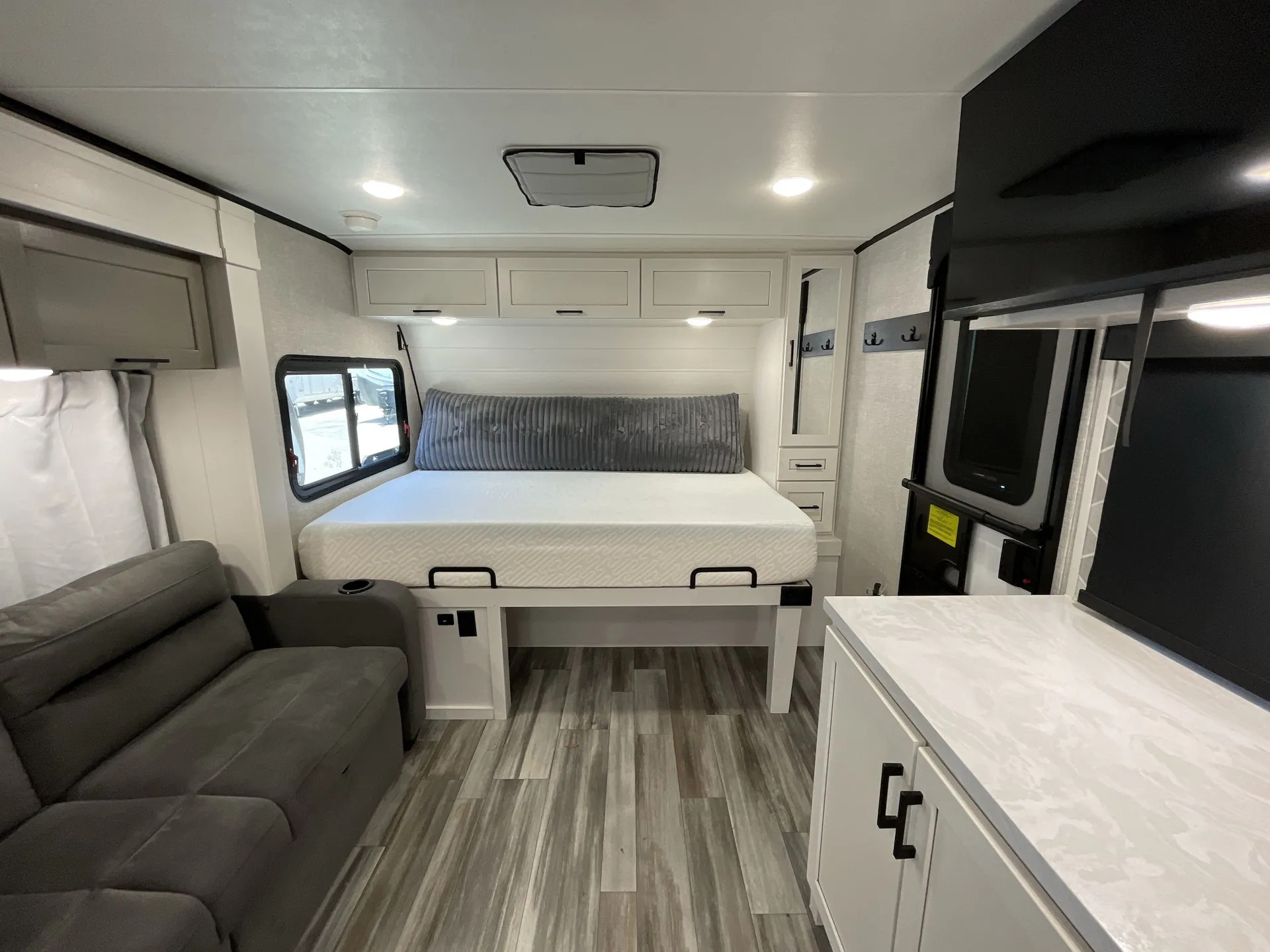 2025 Jayco Jay Feather Air 16RB — campside