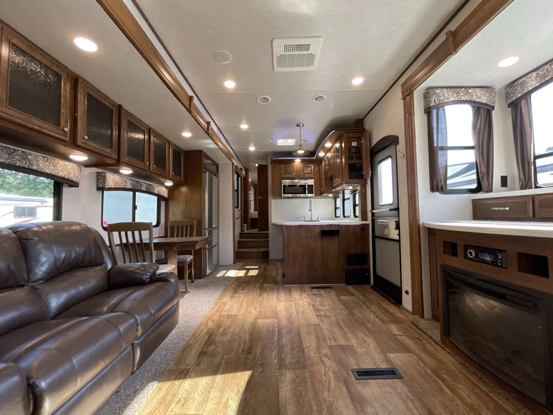 2019 Heartland Bighorn Traveler 32CK — living area main