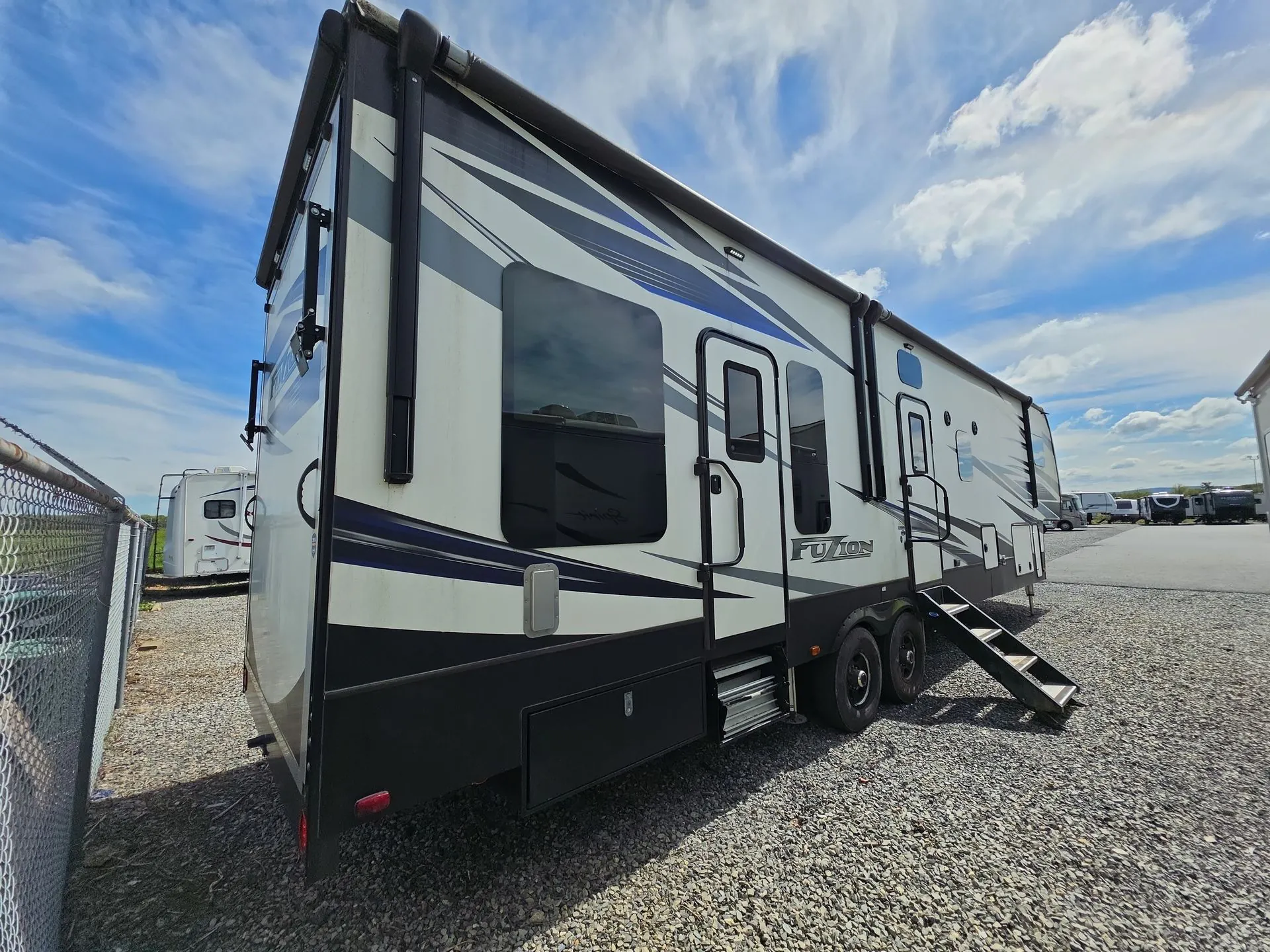 2018 Keystone Fuzion 369 - Photo 4