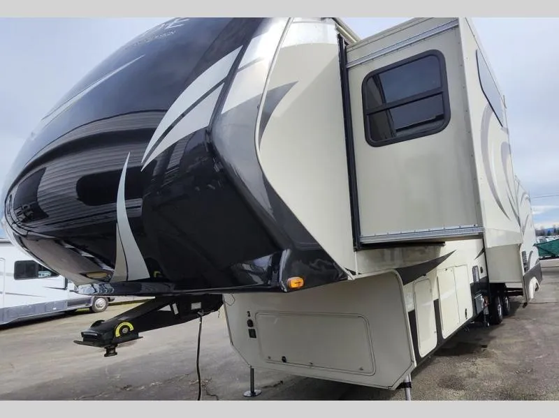 2017 Grand Design Solitude 369RL - Photo 4