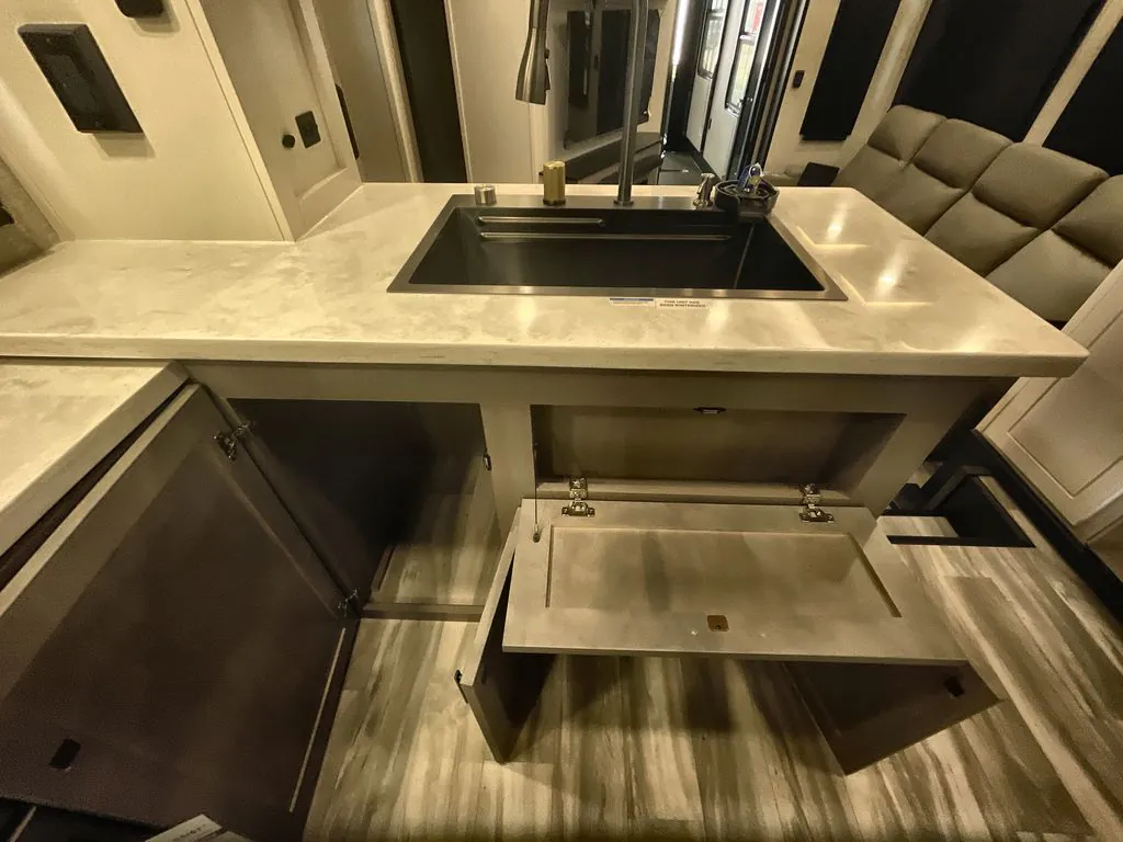 2025 Jayco Seismic Luxury Series 4113, Photos photo 25